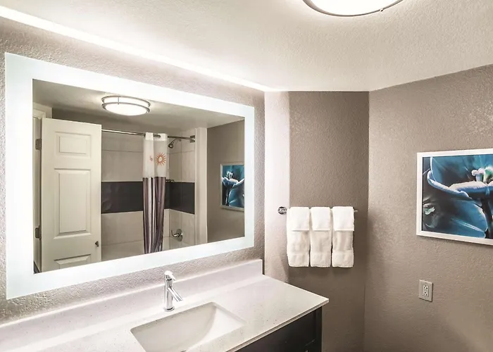 La Quinta By Wyndham Chandler Hotel