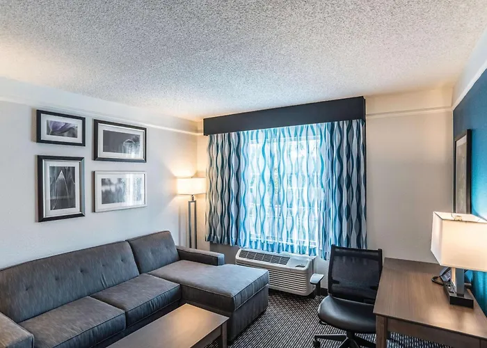 La Quinta By Wyndham Chandler Hotel